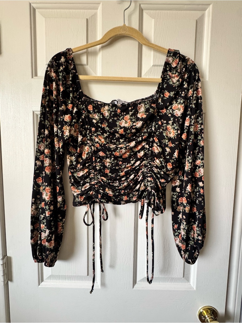 white birch Black Floral Ruched Long-Sleeve Crop Top